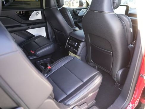 Used 2025 Lincoln Aviator Reserve w/ Equipment Group 201A image 17