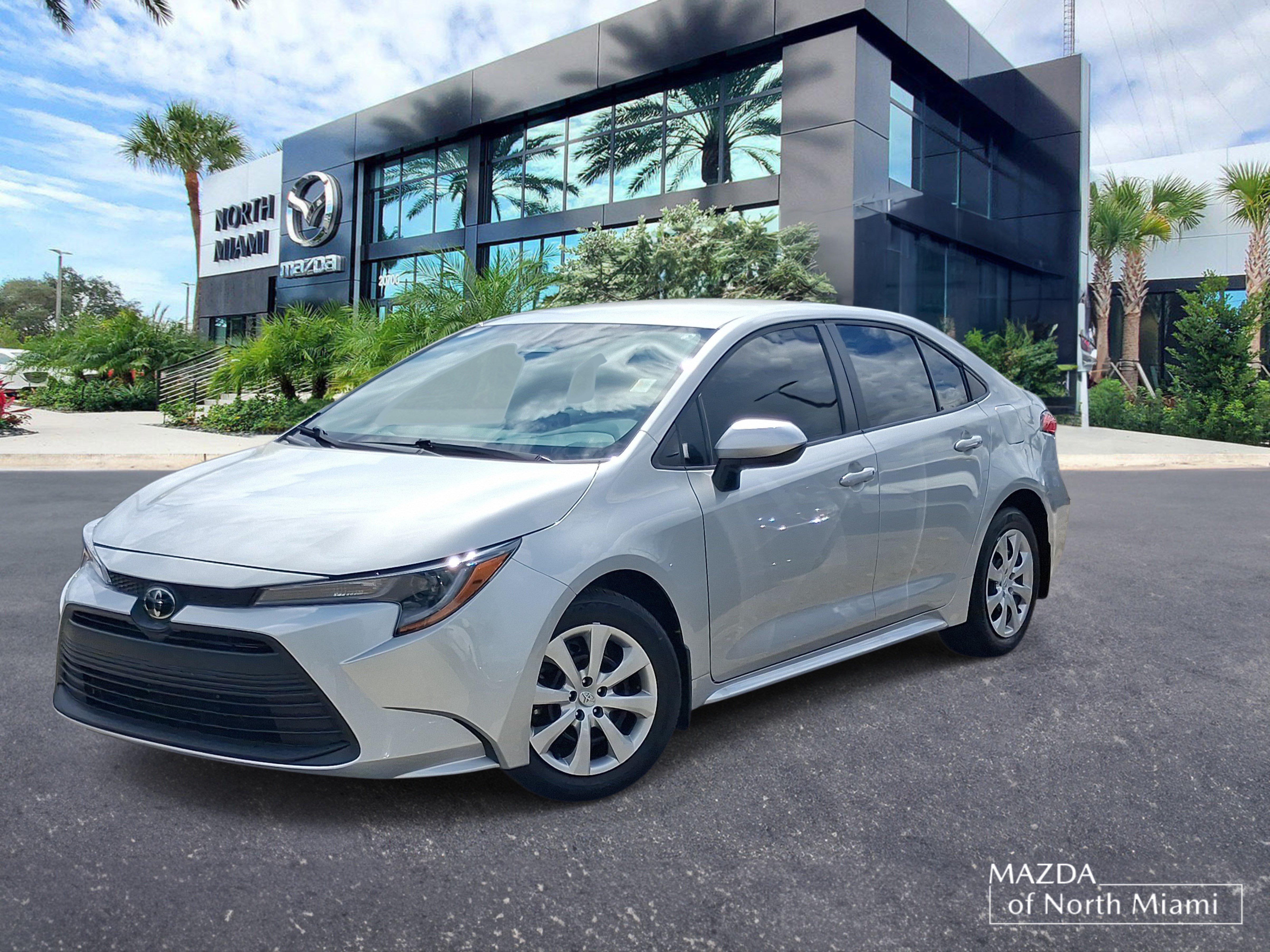 Used 2025 Toyota Corolla LE FWD image 1