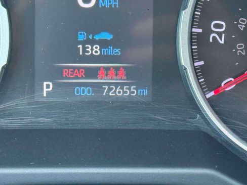 Used 2021 Toyota RAV4 LE AWD/4WD image 28