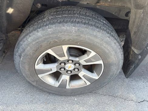 Used 2015 Chevrolet Colorado Z71 AWD/4WD image 11