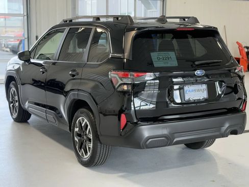 Used 2025 Subaru Forester Premium AWD/4WD image 5