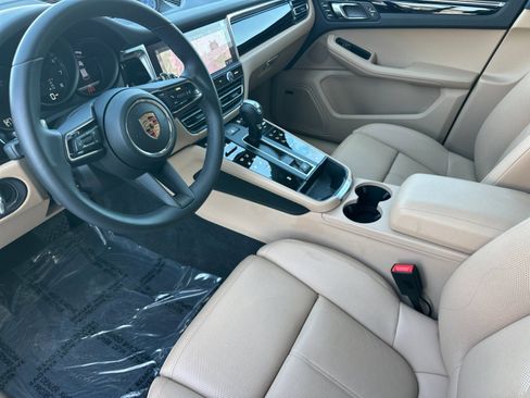 Used 2025 Porsche Macan image 4