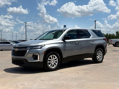 Used 2023 Chevrolet Traverse LS FWD image 3