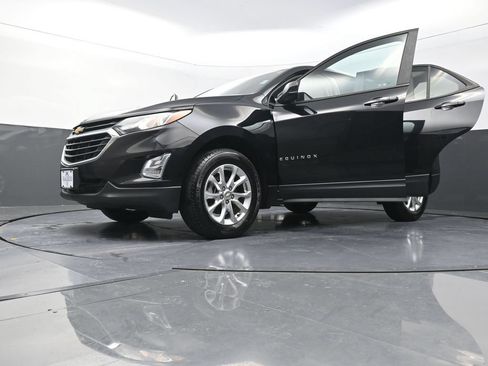Used 2020 Chevrolet Equinox LS AWD/4WD image 33