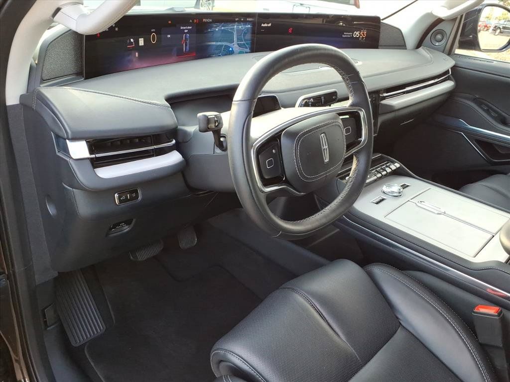 Used 2026 Lincoln Navigator Reserve AWD/4WD image 11