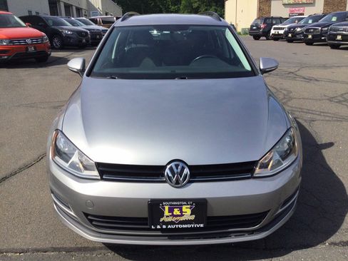 Used 2016 Volkswagen Golf S FWD image 3