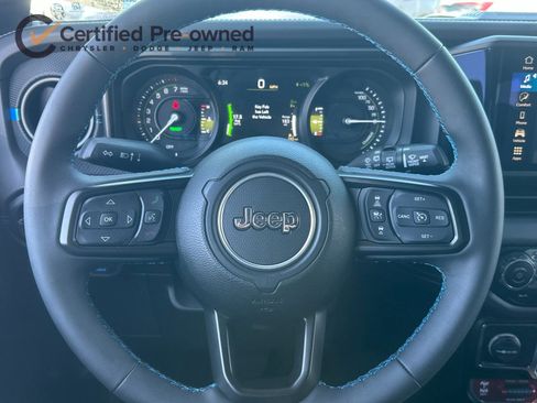 Used 2025 Jeep Wrangler Unlimited Rubicon 4xe w/ Convenience Group AWD/4WD image 23