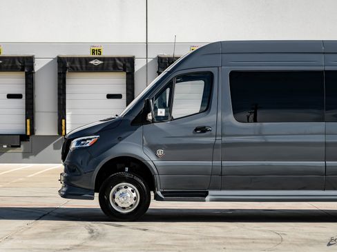 Used 2025 Mercedes-Benz Sprinter 3500 image 6