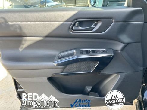 Used 2024 Nissan Pathfinder SV image 21