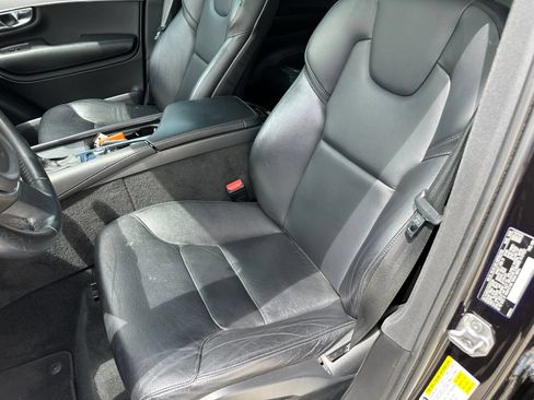 Used 2021 Volvo XC90 T5 Momentum FWD image 10