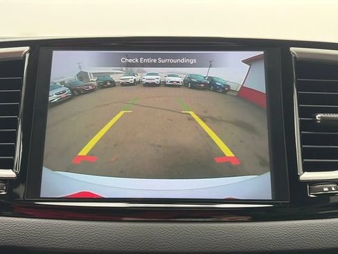 Used 2024 Chrysler Pacifica Touring-L FWD image 47