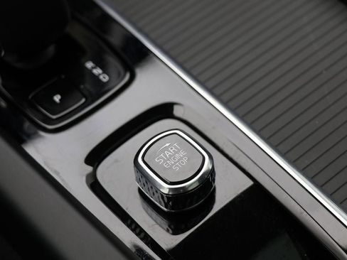 Used 2025 Volvo XC60 B5 Core image 28