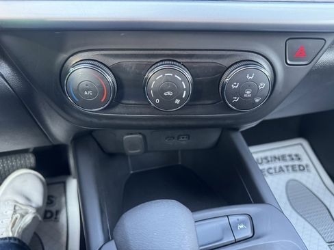 Certified 2025 Chevrolet Trax LS image 19