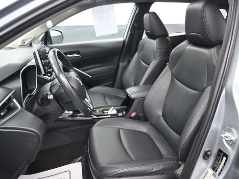 Used 2022 Toyota Corolla Cross XLE w/ Convenience Package image 24