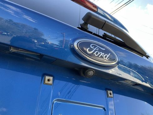 Used 2017 Ford Escape SE w/ SE Cold Weather Package AWD/4WD image 10