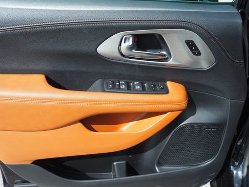 New 2026 Chrysler Pacifica Pinnacle image 31