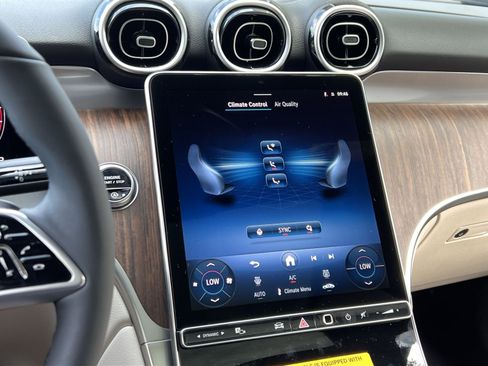 New 2026 Mercedes-Benz GLC 300 4MATIC image 19