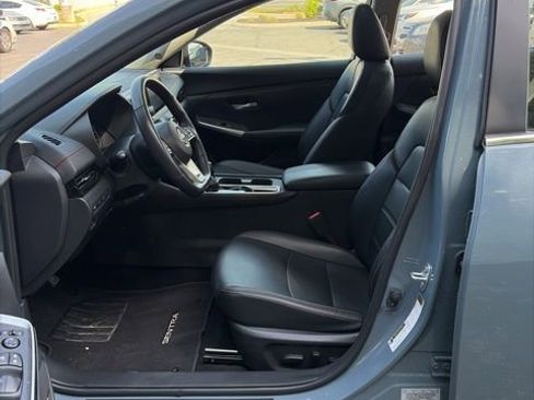 Used 2025 Nissan Sentra SR w/ SR Premium Package FWD image 14