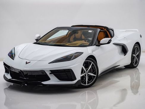 Used 2021 Chevrolet Corvette Stingray Premium Cpe w/ Z51 Performance Package RWD image 3