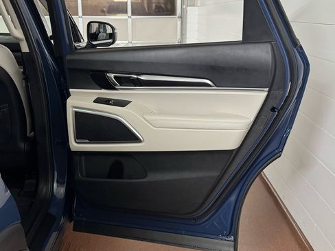 Used 2023 Kia Telluride S image 37
