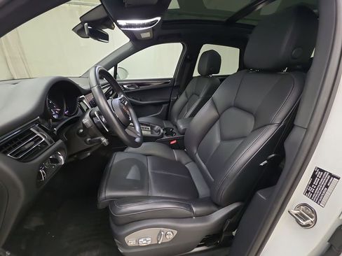 Used 2024 Porsche Macan image 12