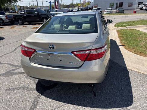 Used 2016 Toyota Camry XLE w/ Moonroof Package image 8