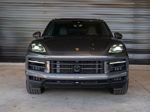 Certified 2024 Porsche Cayenne AWD/4WD image 10