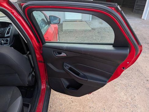Used 2014 Ford Focus SE w/ SE Winter Package FWD image 28