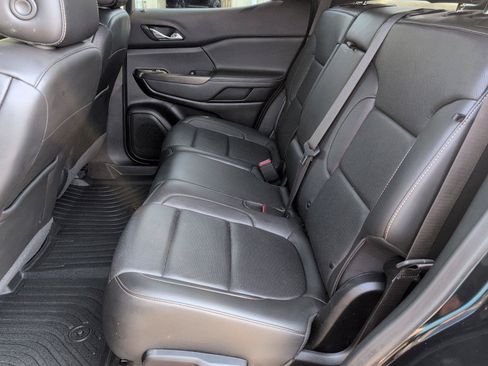 Used 2023 GMC Acadia SLT AWD/4WD image 30
