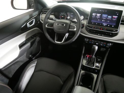 Used 2024 Jeep Compass Limited image 9