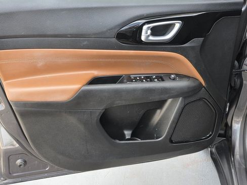 Used 2024 Jeep Compass Limited image 32