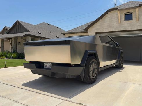 Used 2025 Tesla Cybertruck AWD Crew Cab image 4