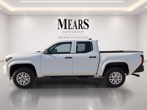 Used 2025 Toyota Tacoma SR AWD/4WD image 2
