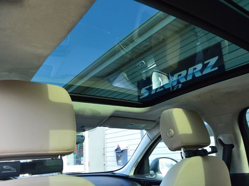 Used 2020 Jaguar F-PACE Premium image 17