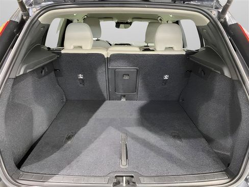Used 2022 Volvo XC40 T5 Momentum AWD/4WD image 12