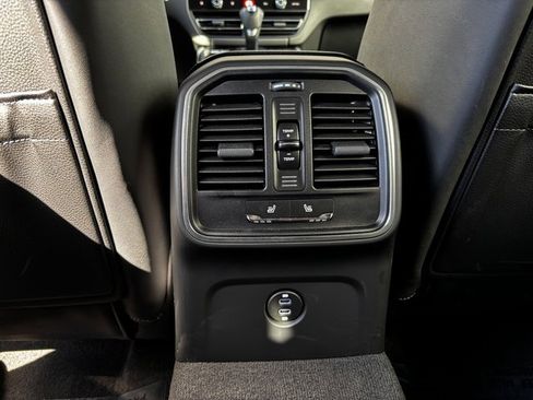 Certified 2025 Porsche Macan image 24