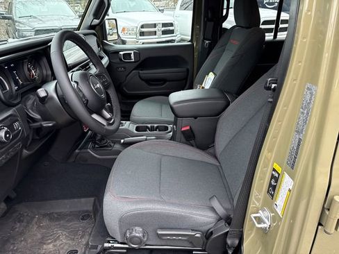 Used 2025 Jeep Wrangler Unlimited Rubicon w/ Safety Group image 17