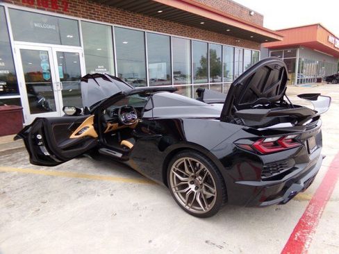 Used 2024 Chevrolet Corvette Z06 w/ Stealth Interior Trim Package RWD image 15