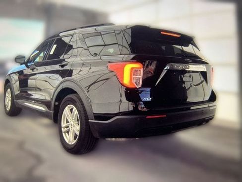 Used 2023 Ford Explorer XLT RWD image 3