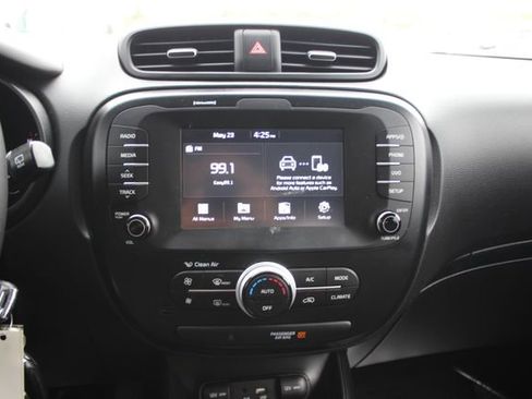 Used 2019 Kia Soul + FWD image 4