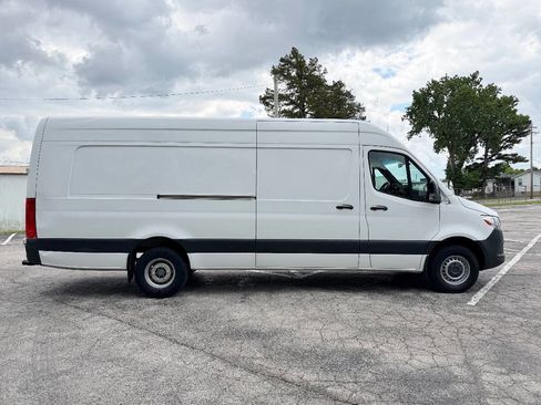 Used 2021 Mercedes-Benz Sprinter 3500 w/ Driver Convenience Package image 4