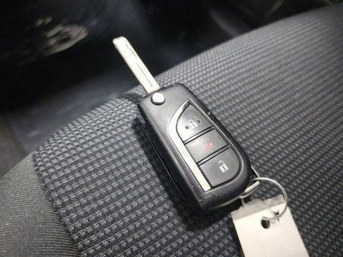 Used 2022 Toyota RAV4 LE image 31