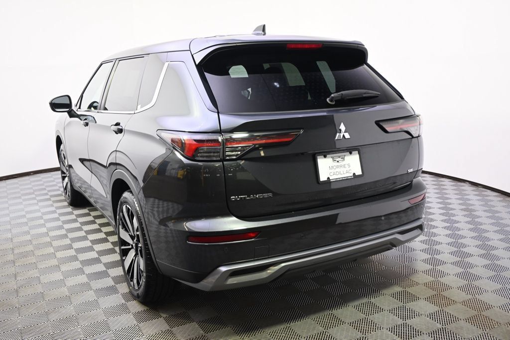 Used 2025 Mitsubishi Outlander SE AWD/4WD image 4