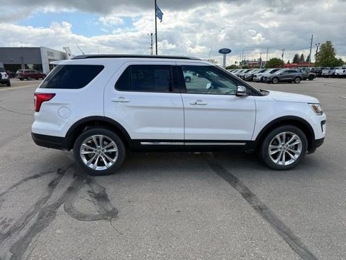 Used 2019 Ford Explorer XLT w/ Equipment Group 202A AWD/4WD image 11