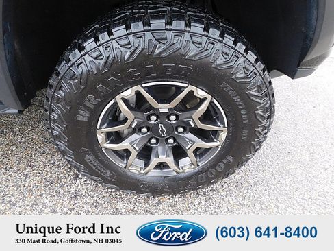 Used 2024 Chevrolet Colorado ZR2 w/ ZR2 Convenience Package III AWD/4WD image 11