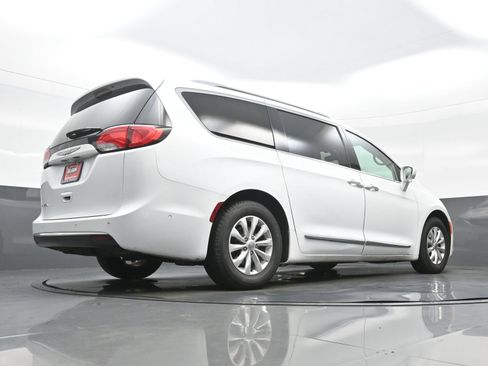 Used 2018 Chrysler Pacifica Touring-L Plus w/ Advanced Safetytec Group FWD image 34