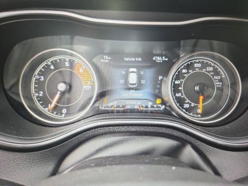 Used 2019 Jeep Cherokee Trailhawk AWD/4WD image 10