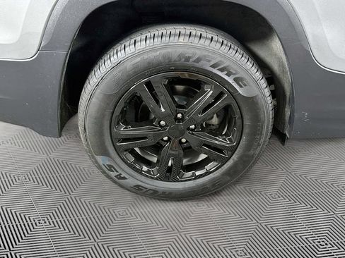 Used 2024 GMC Terrain SLE FWD image 35