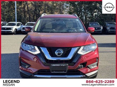 Used 2020 Nissan Rogue SV image 2