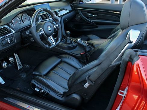 Used 2018 BMW M4 Convertible image 17